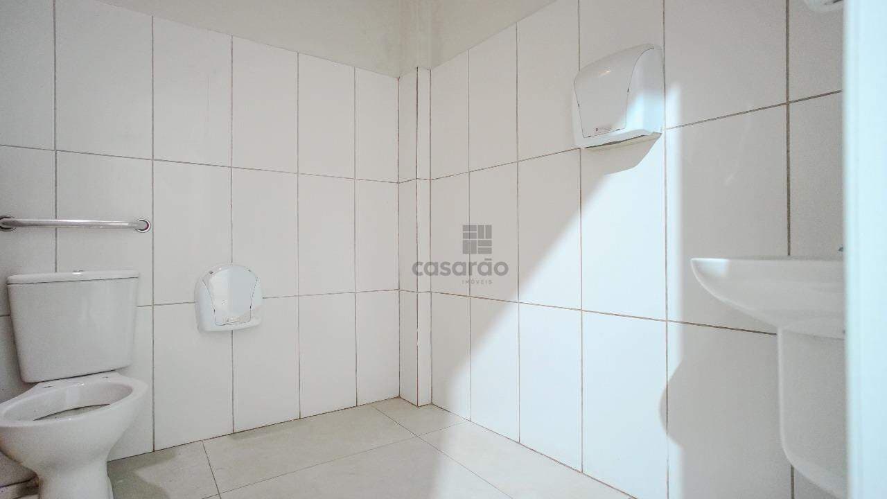 u4wgd-predio-no-pelotas-banheiro-social.jpg