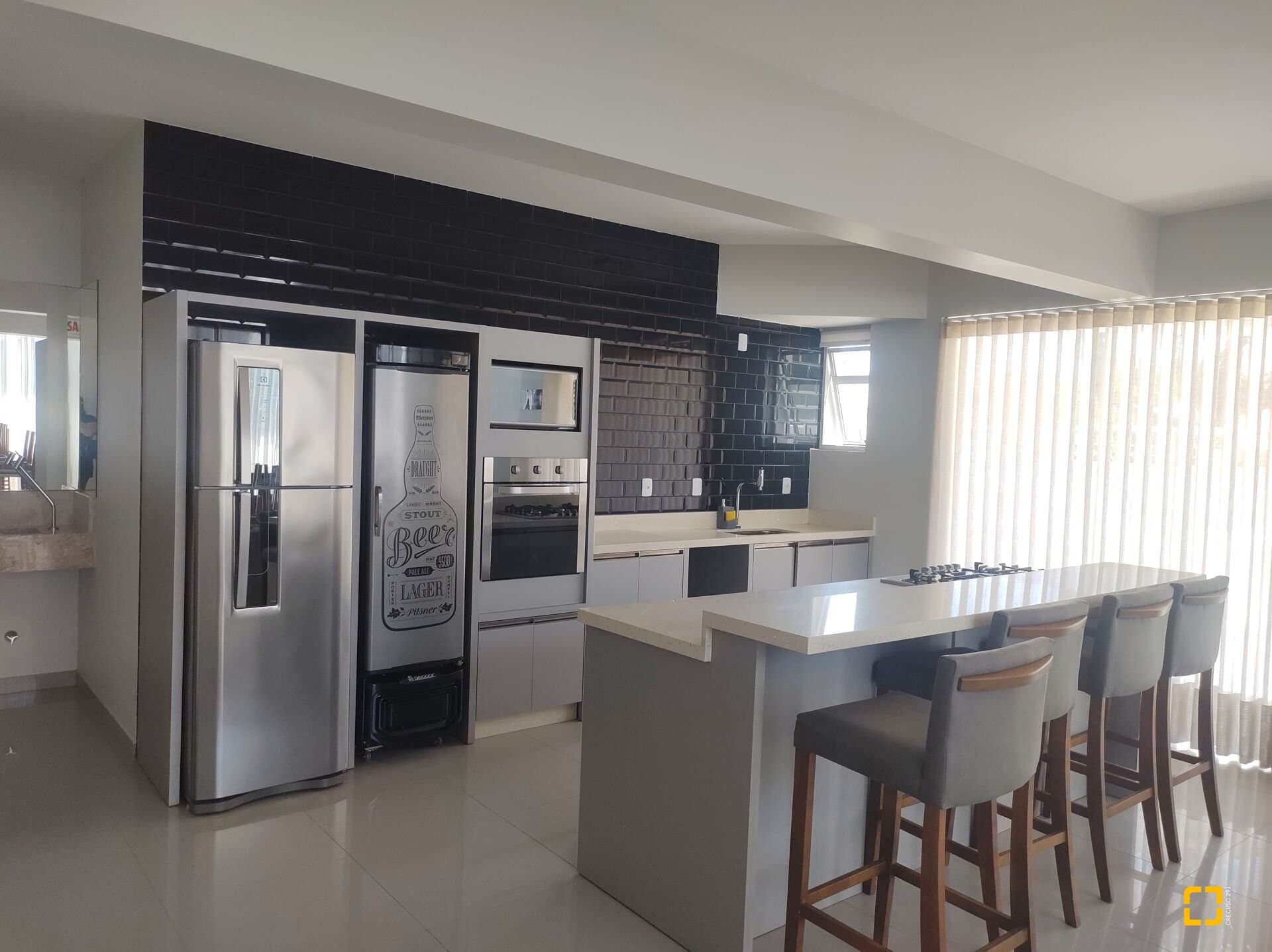 uq79nr-ie7i3y_5897369bd962cee7f7.jpg