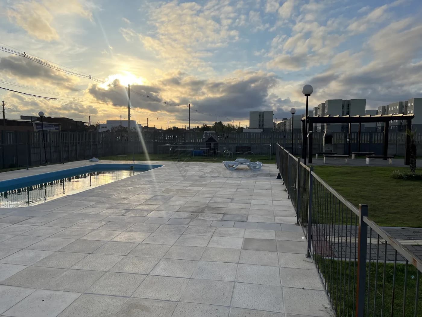 uujlrc-piscina-espaco-pet-quiosque.webp