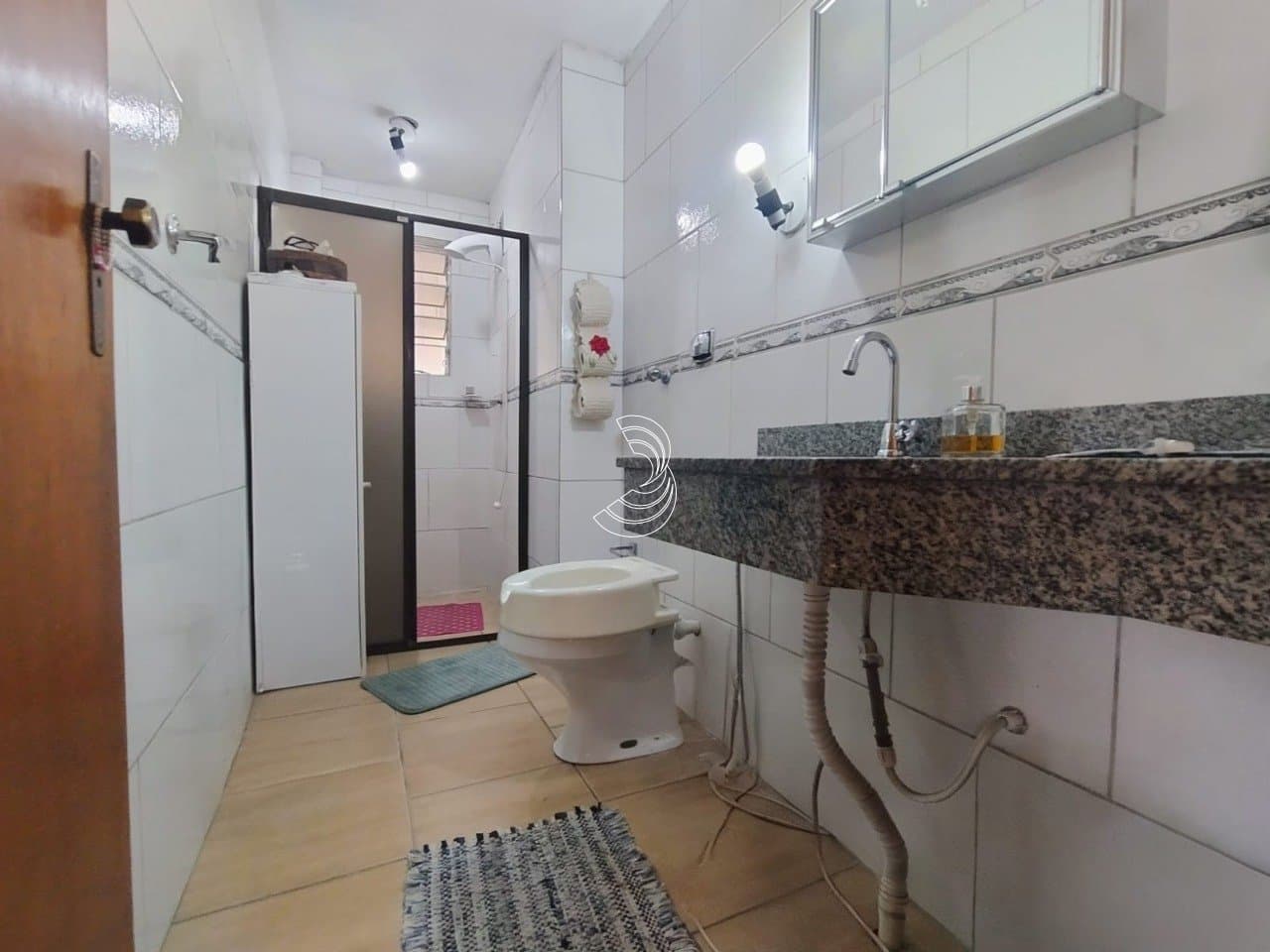uxtzuw-ia8sQ6n7Y2583_18474690b610db8488.jpg