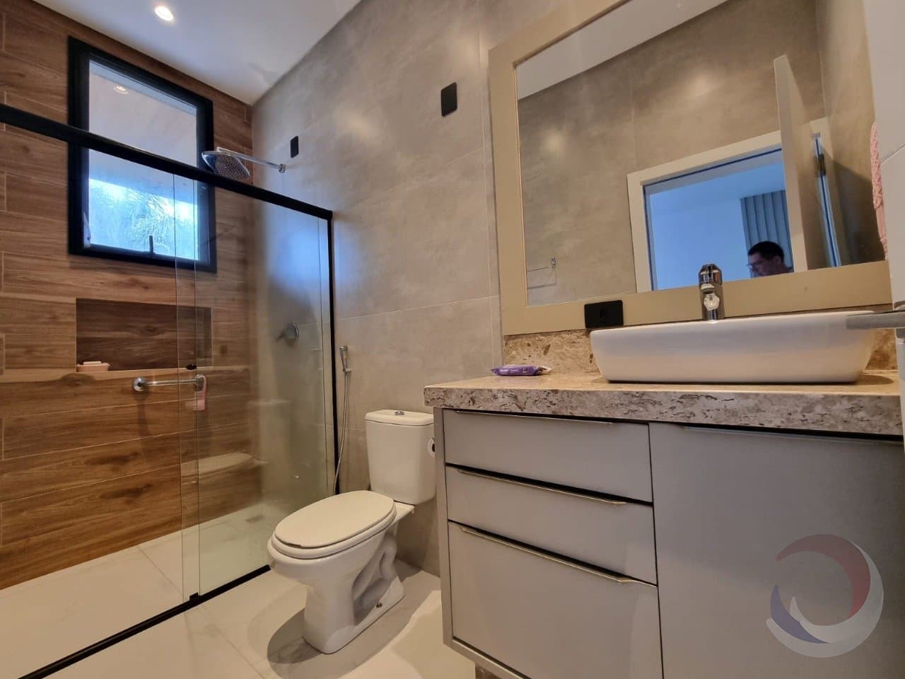 vrtvw2b-i335D7V_2978264e4a6280fea2.jpg