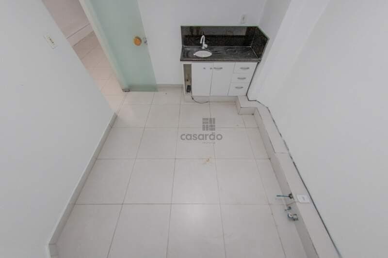 vx26j6-casa-comercial-no-centro-sala-2.jpg
