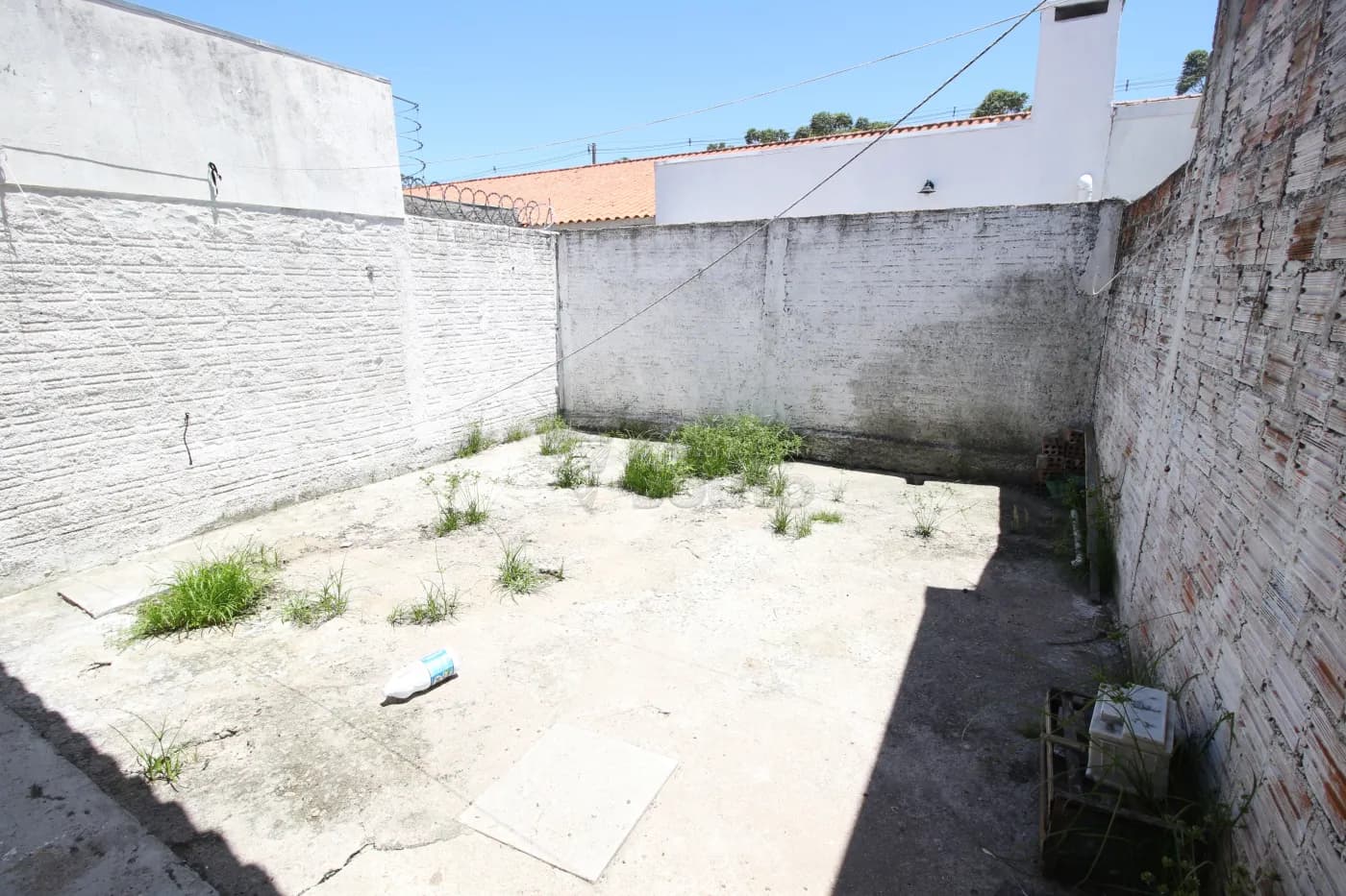wikqgq-patio.webp