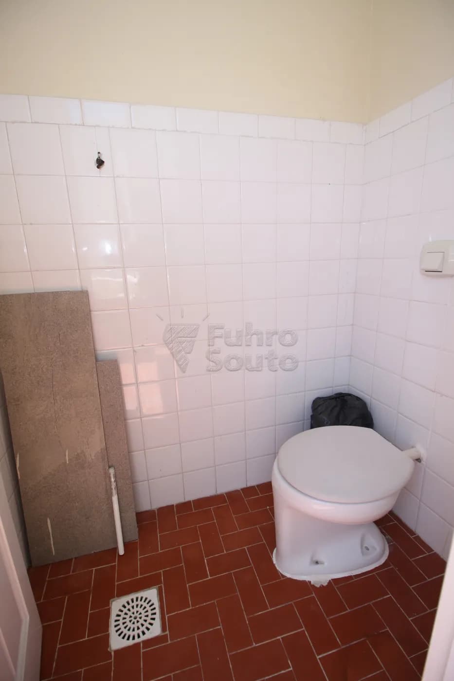 wl2j87-banheiro-aux.webp
