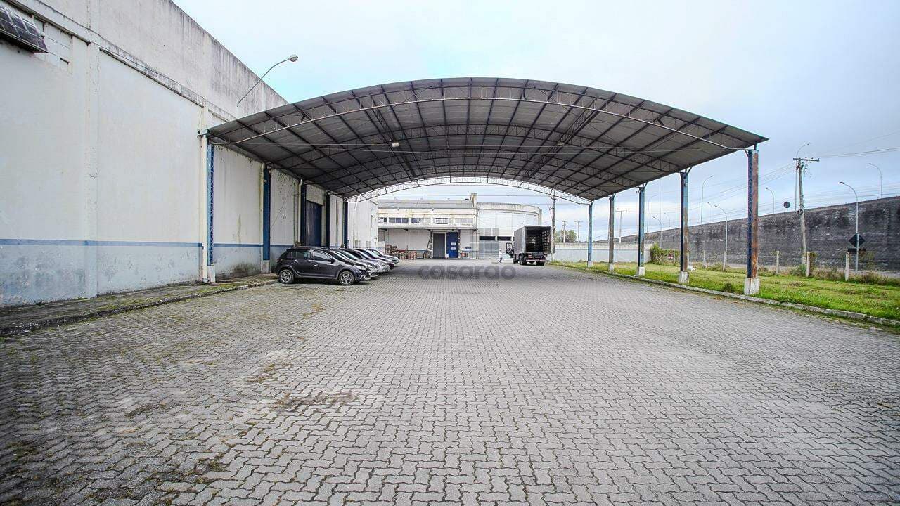 wzpjss-galpao-no-pelotas-estacionamento.jpg
