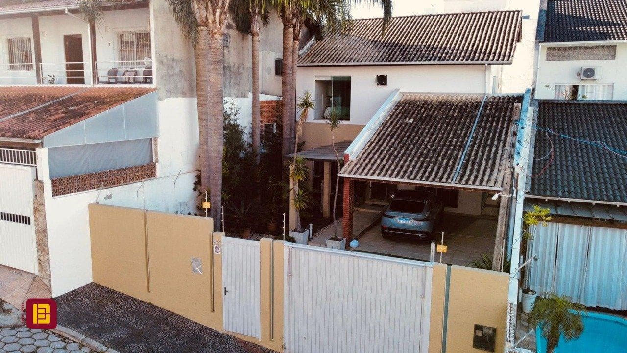 yzrl1-iA79j45Lv74j629H_4079064a2ad938937c.jpg
