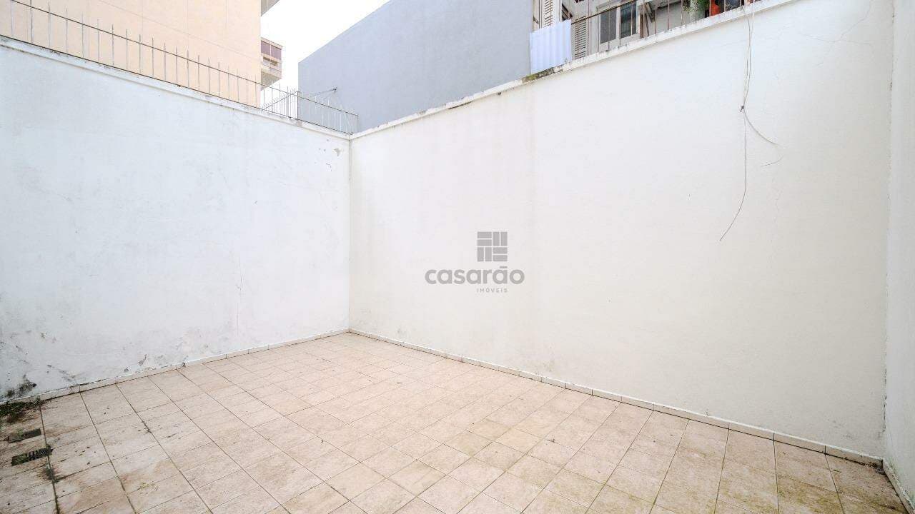 z6kbs-sala-no-pelotas-patio.jpg