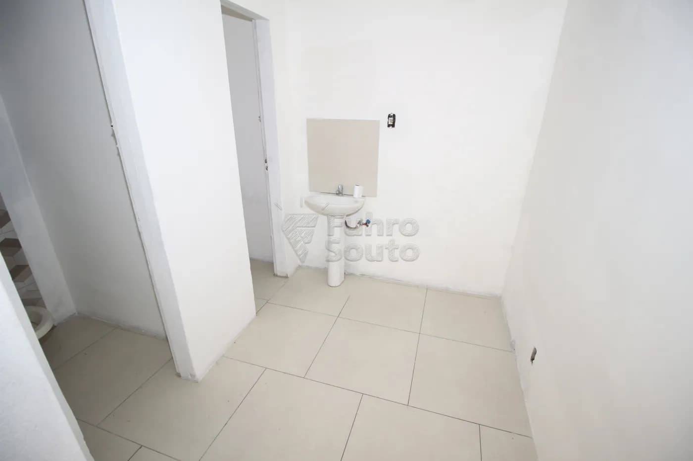 07uq28-pelotas-comercial-predio-centro-06-01-2024_18-40-34-10.webp