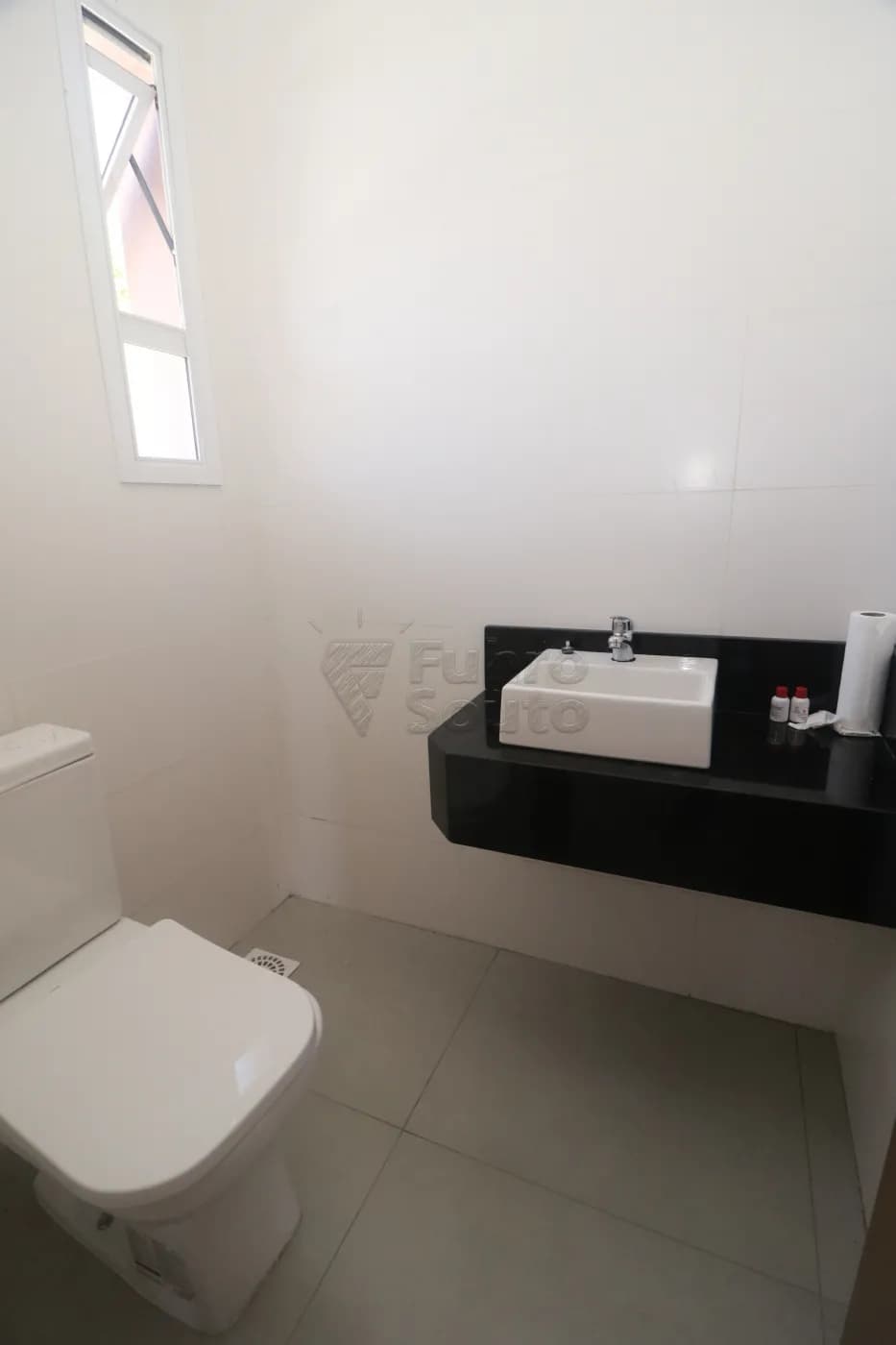 0htg8y-pelotas-casa-padrao-laranjal-23-01-2026_00-58-27-6972f1e35a80b.webp