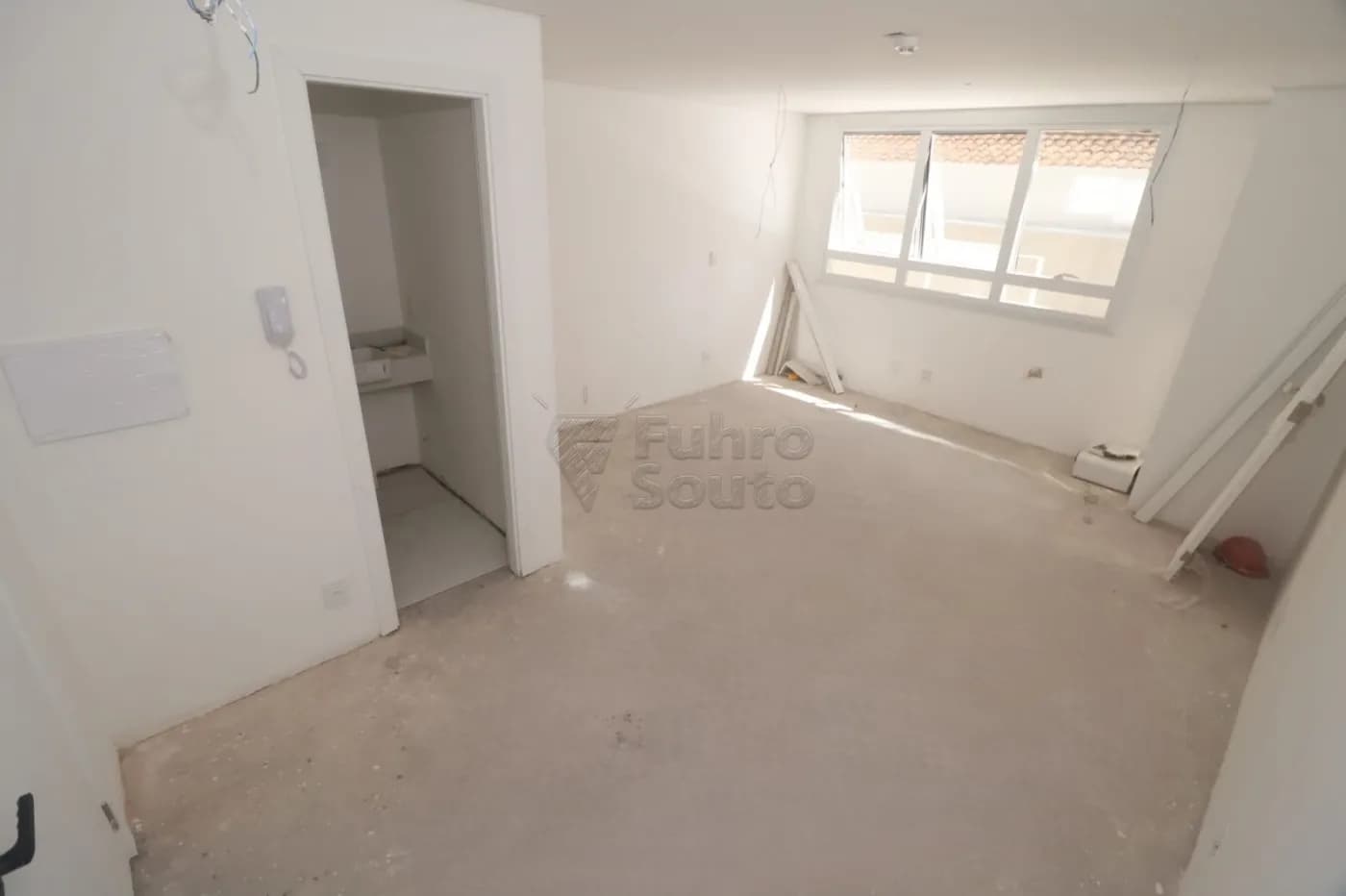 0qryt-pelotas-comercial-sala-em-condominio-centro-30-01-2026_10-26-29-697cb185efb75.webp