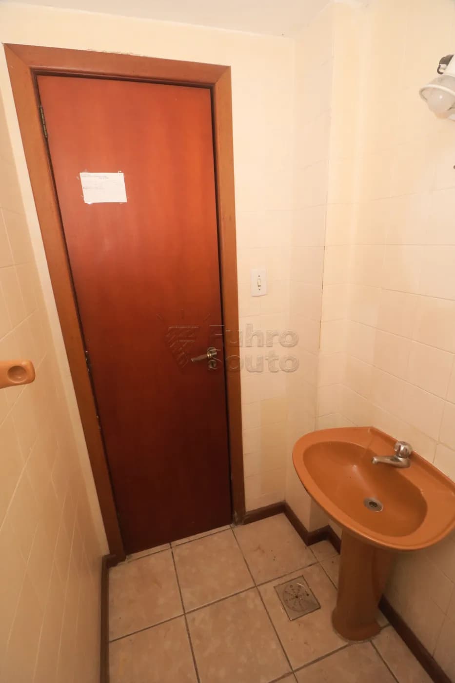 0tf54r-pelotas-comercial-sala-em-condominio-centro-05-02-2026_00-48-38-698413160f370.webp