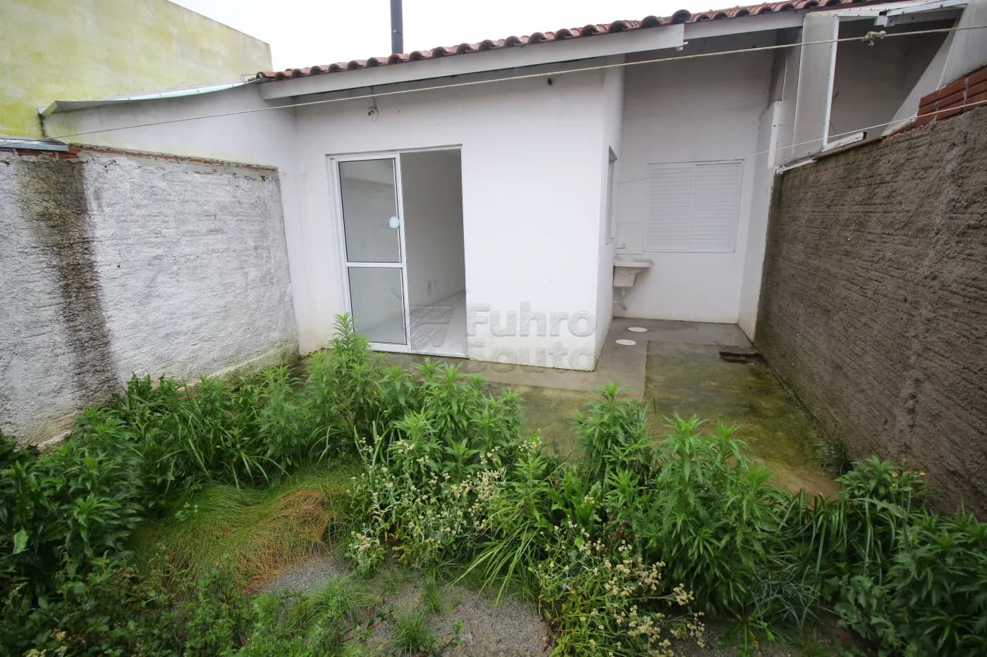 13yhb-patio.webp