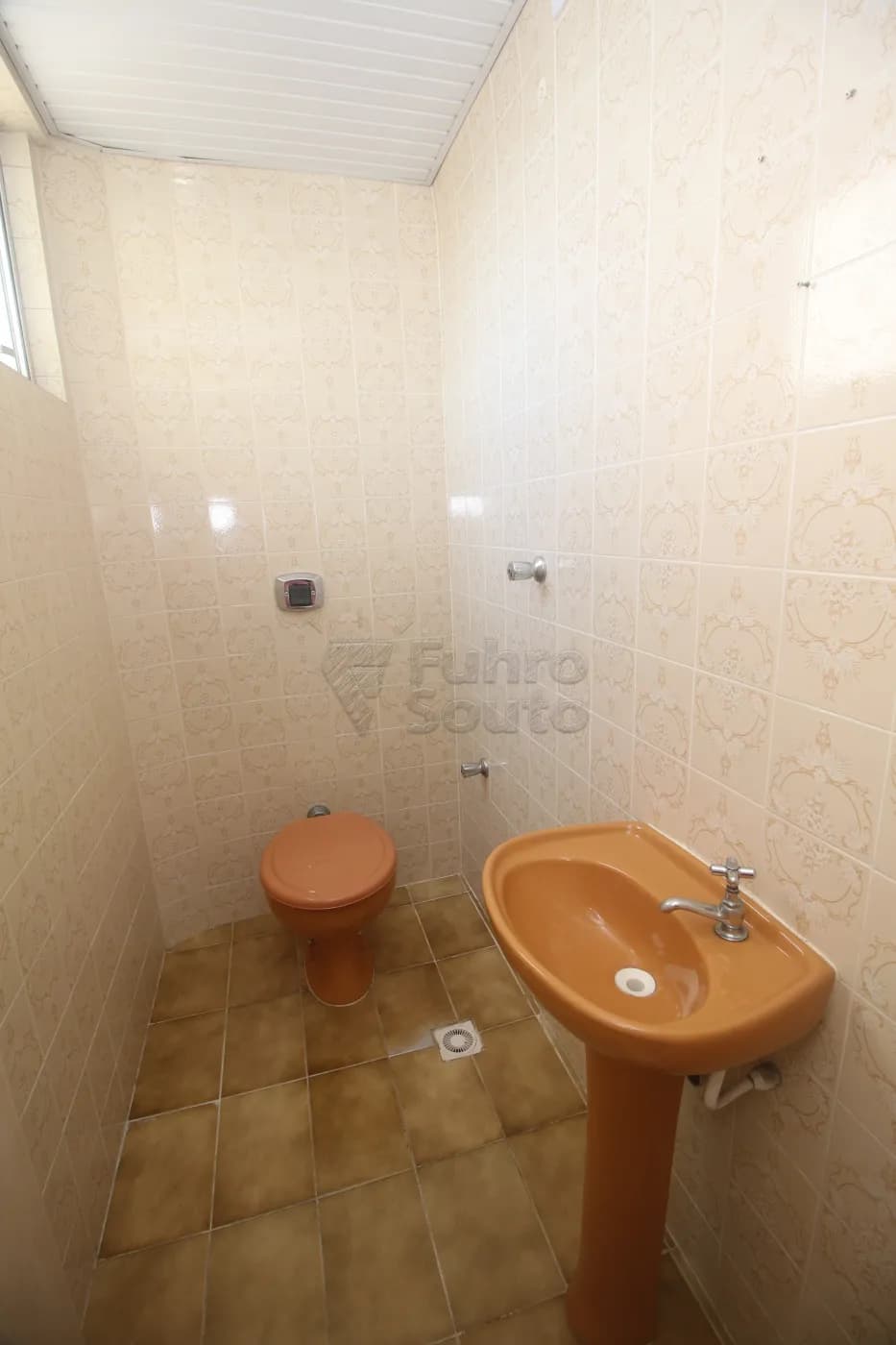 17nlhmi-pelotas-comercial-sala-em-condominio-centro-22-10-2024_23-29-23-6.webp