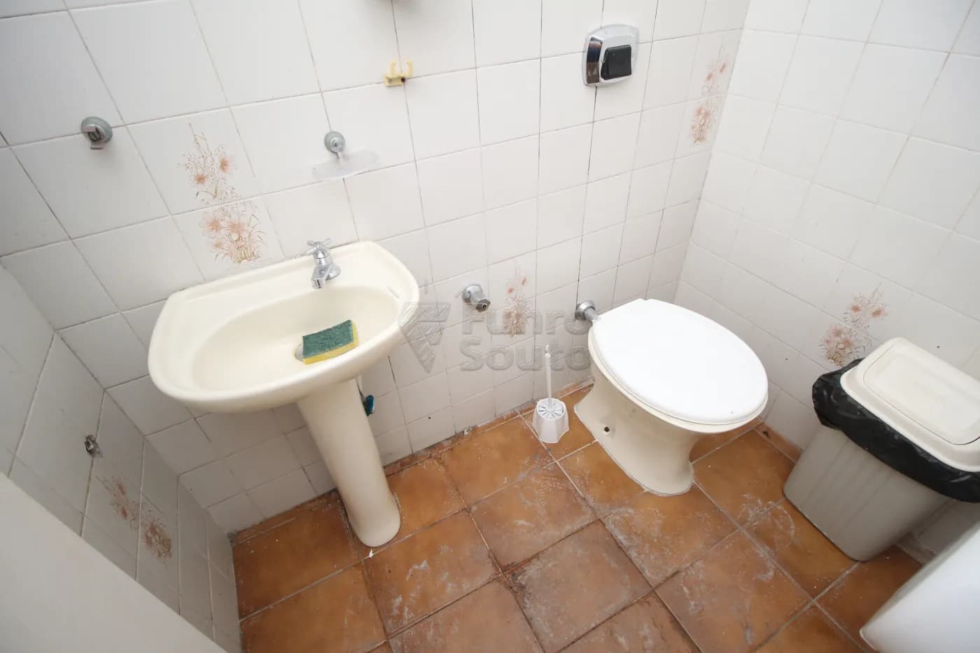 1efgc-pelotas-comercial-sala-em-condominio-centro-16-02-2024_21-13-40-11.webp