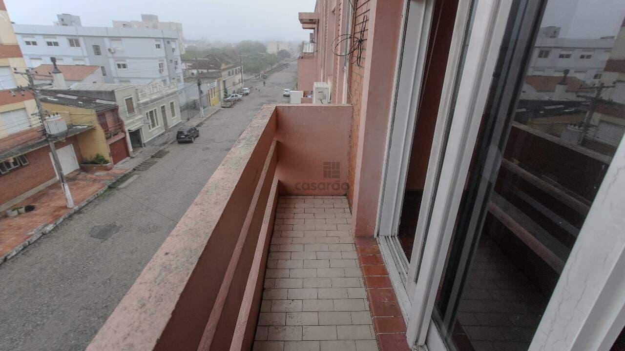 1t800q-apartamento-2-quartos-no-pelotas-sacada.jpg
