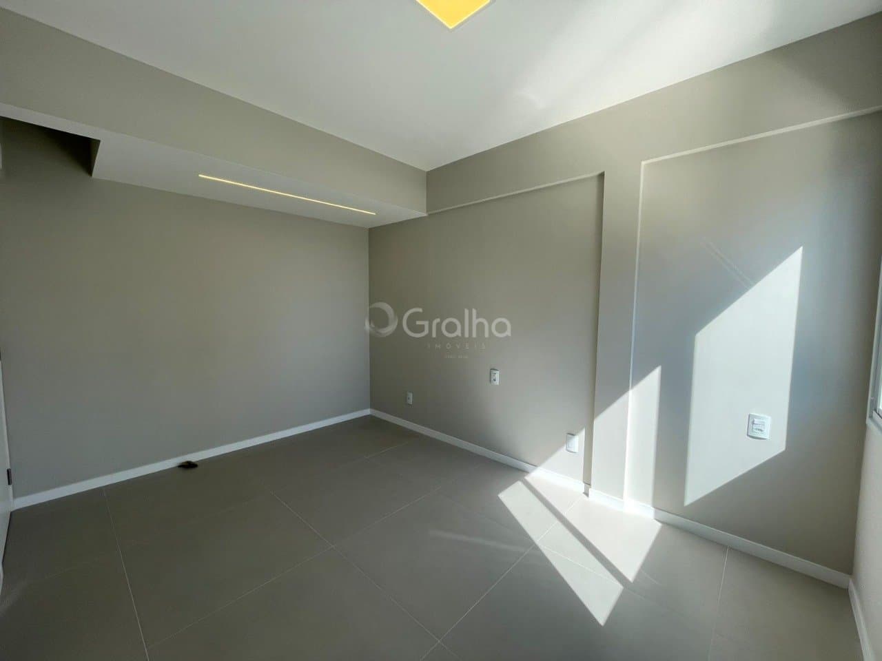 1vdjhf-iv5kdm54a87m4rdC5_39606689ce93157ec3.jpg