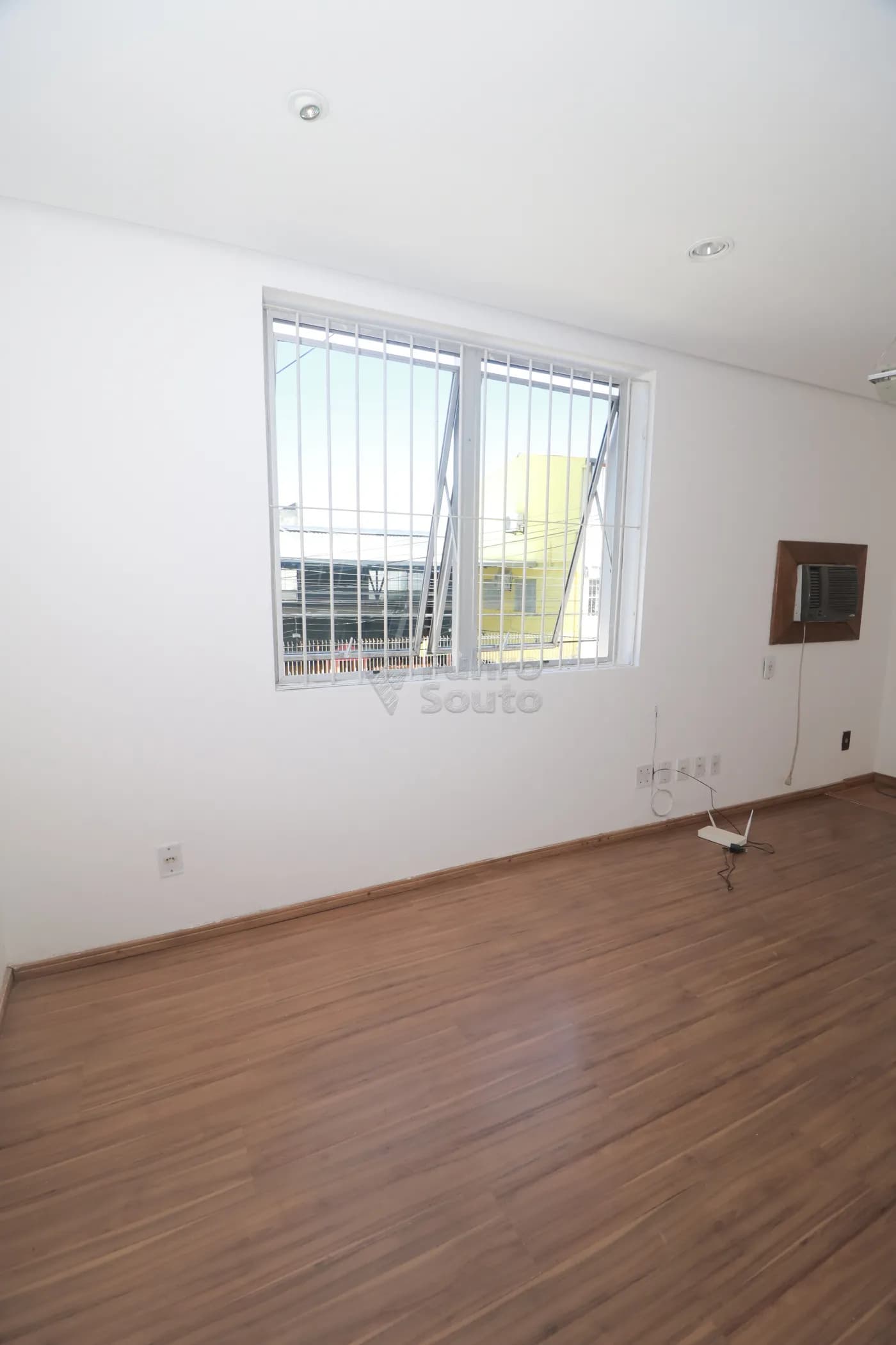 29fy2-pelotas-comercial-sala-em-condominio-centro-05-02-2026_00-48-30-6984130e447e7.webp