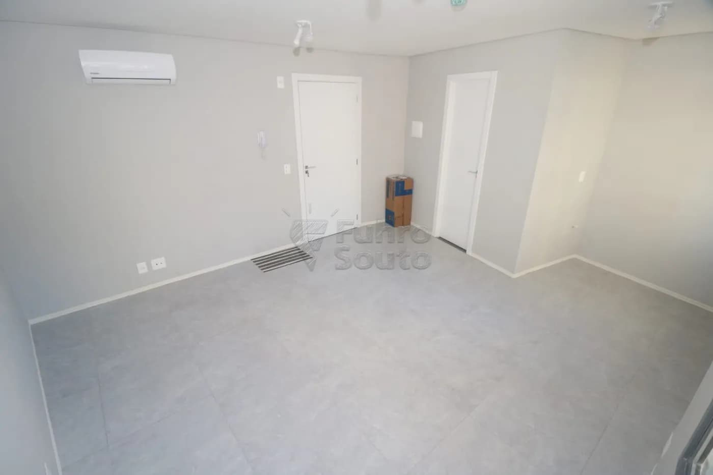 2vap2w-pelotas-comercial-sala-em-condominio-sao-goncalo-23-04-2026_17-56-21-69ea8775d739a.webp
