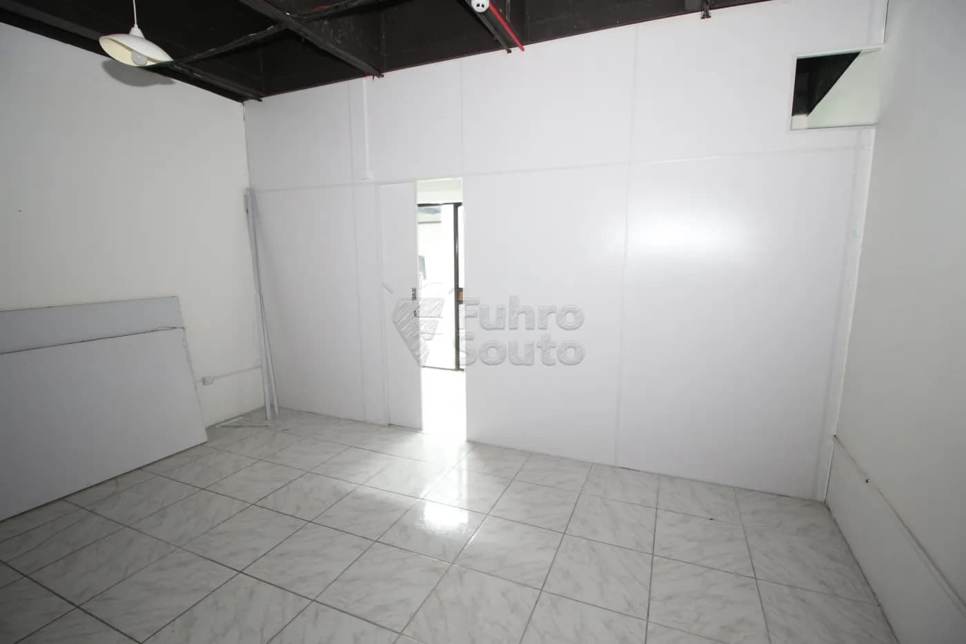 3c47c-pelotas-comercial-sala-em-condominio-centro-03-04-2024_23-03-42-11.webp