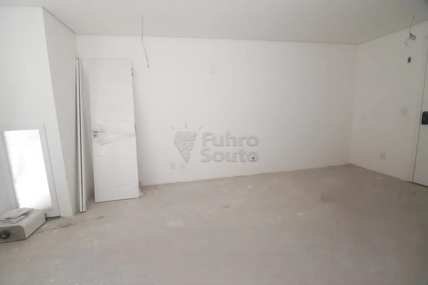 3dhq1t-pelotas-comercial-sala-em-condominio-centro-30-01-2026_10-26-23-697cb17fb0054.webp