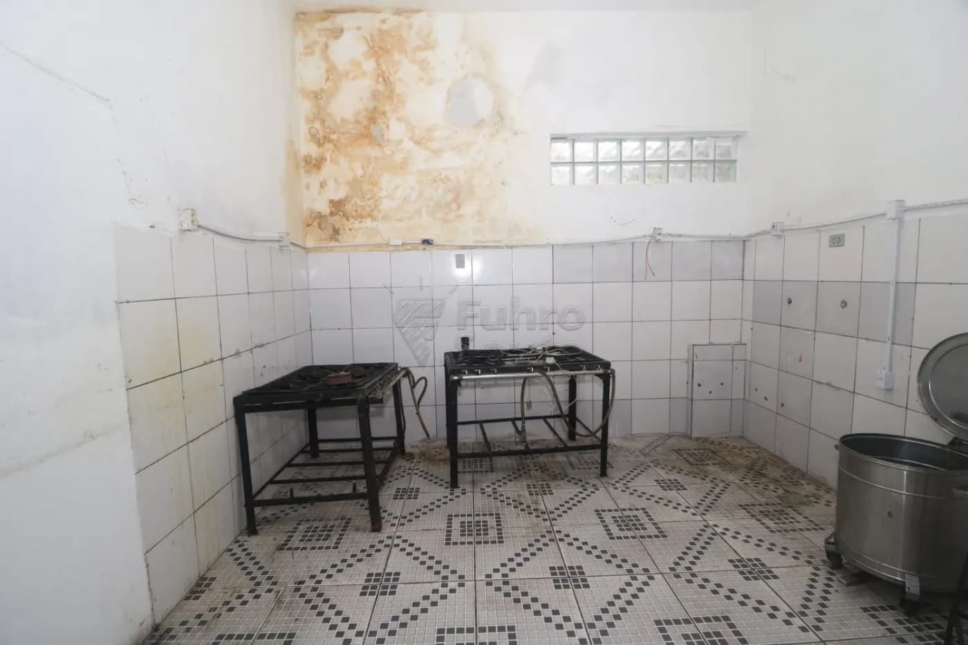3oe15f-pelotas-comercial-sala-fora-de-condominio-centro-15-04-2026_16-31-29-69dfe7918b783.webp