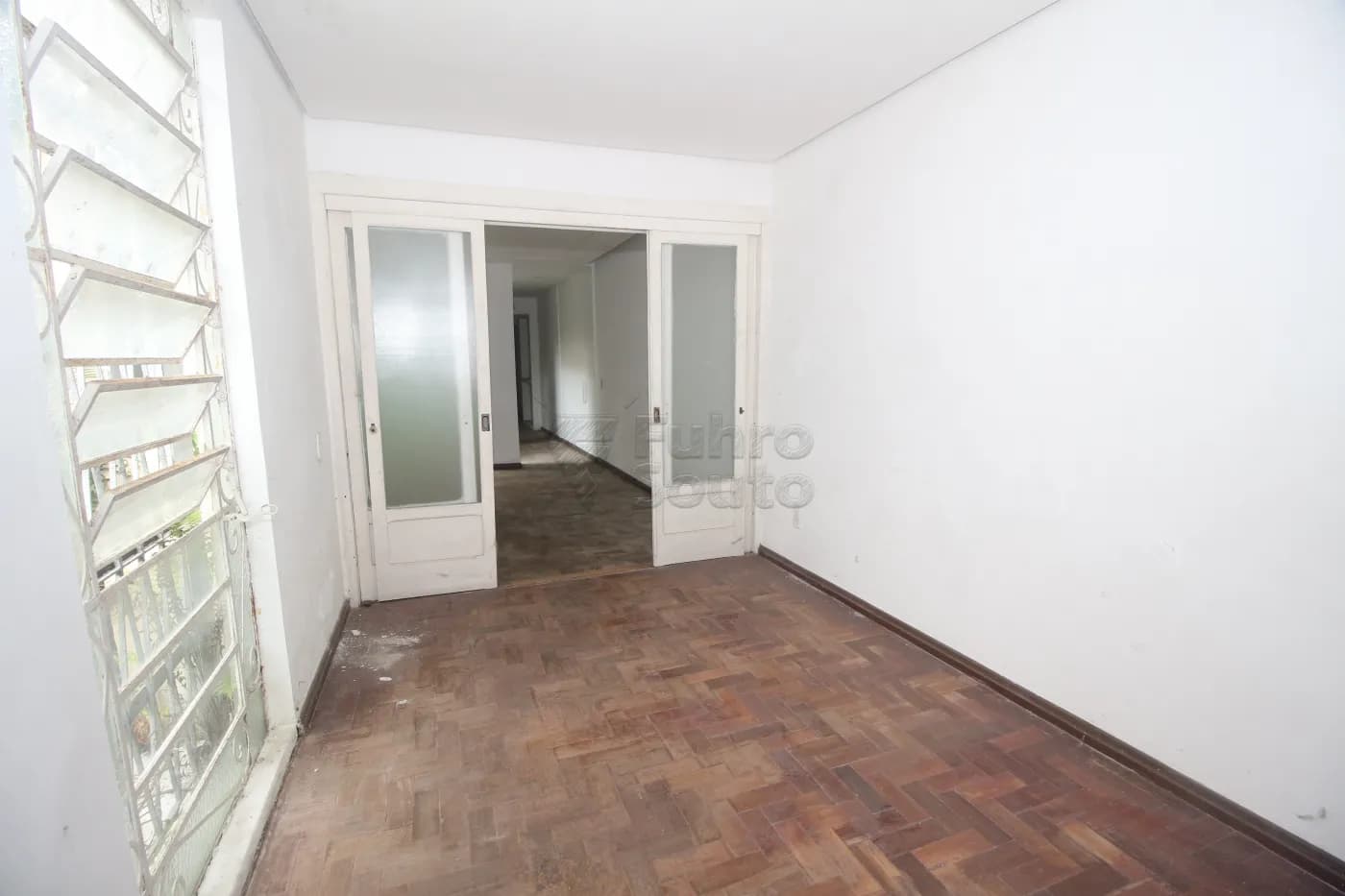 3r8f5j-pelotas-casa-padrao-centro-15-12-2024_01-04-48-8.webp