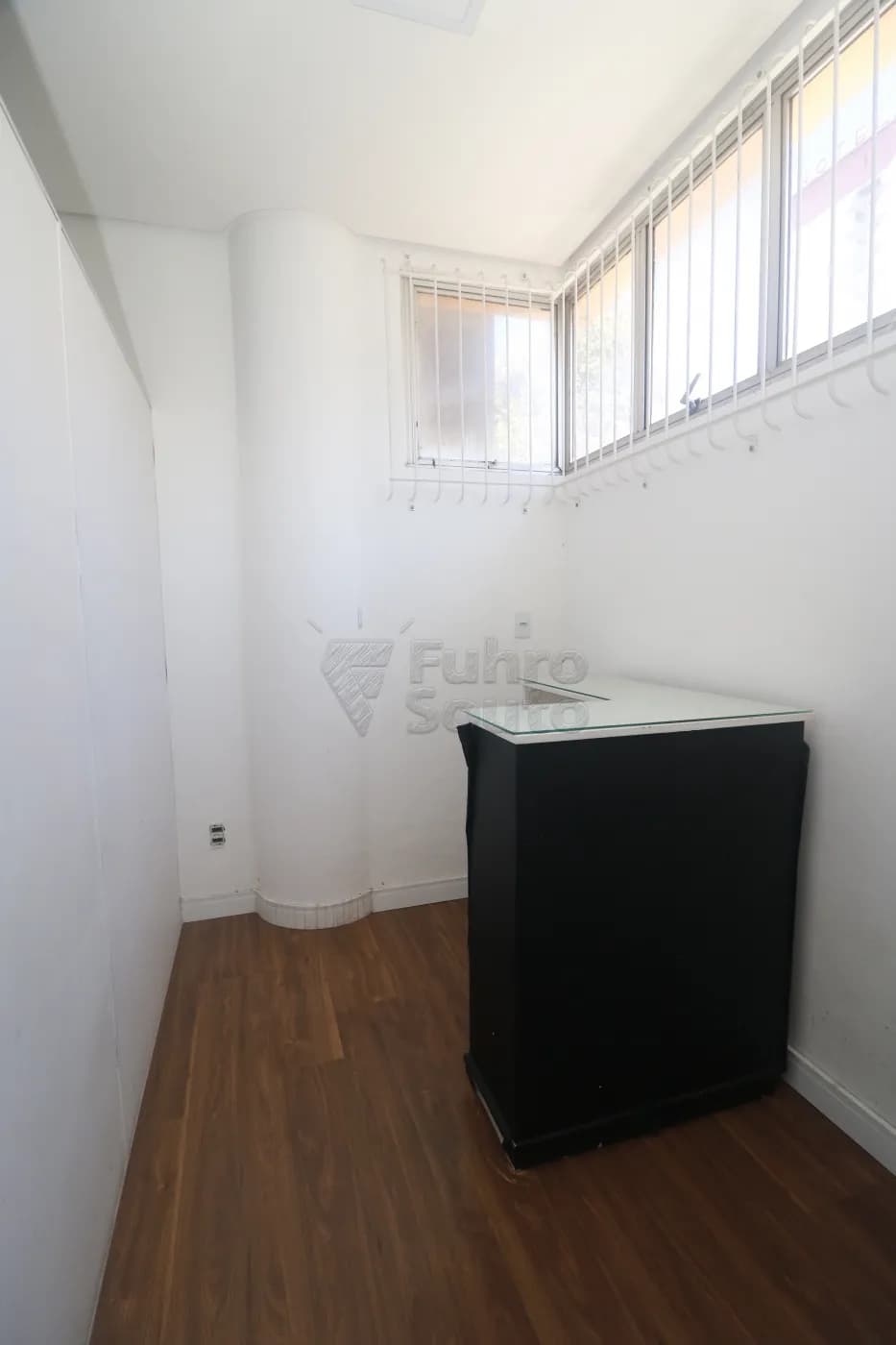 3trs3b-pelotas-comercial-sala-em-condominio-centro-20-05-2026_01-18-55-6a0d362f7987f.webp