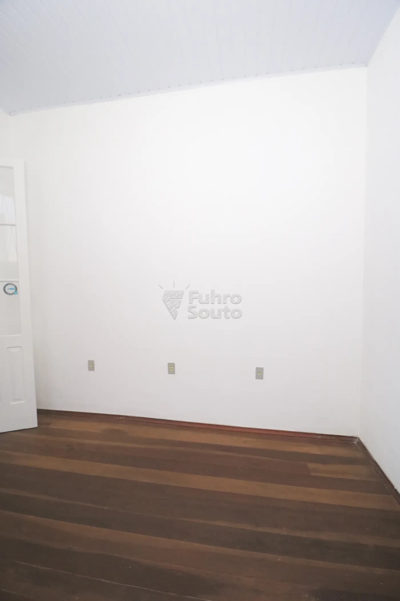 3v26e-pelotas-comercial-predio-centro-05-12-2025_00-40-25-16.webp