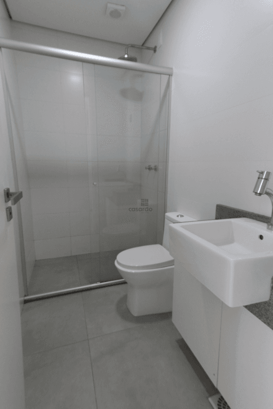 4ejq6-studio-1-quarto-no-pelotas-banheiro-social.png
