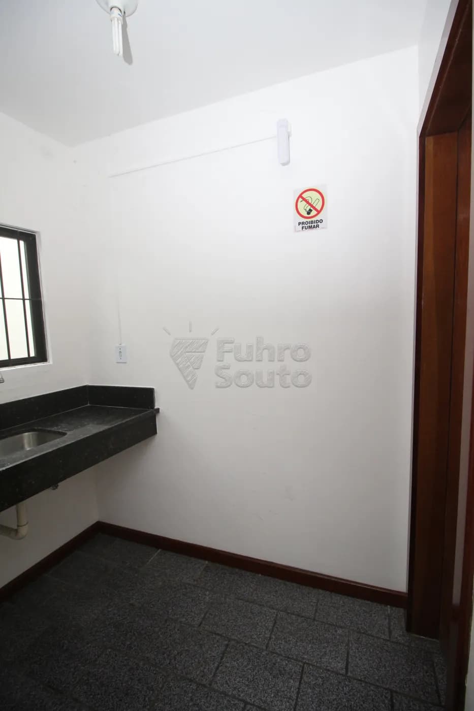 4m85hk-pelotas-comercial-sala-fora-de-condominio-centro-17-06-2024_18-50-58-7.webp