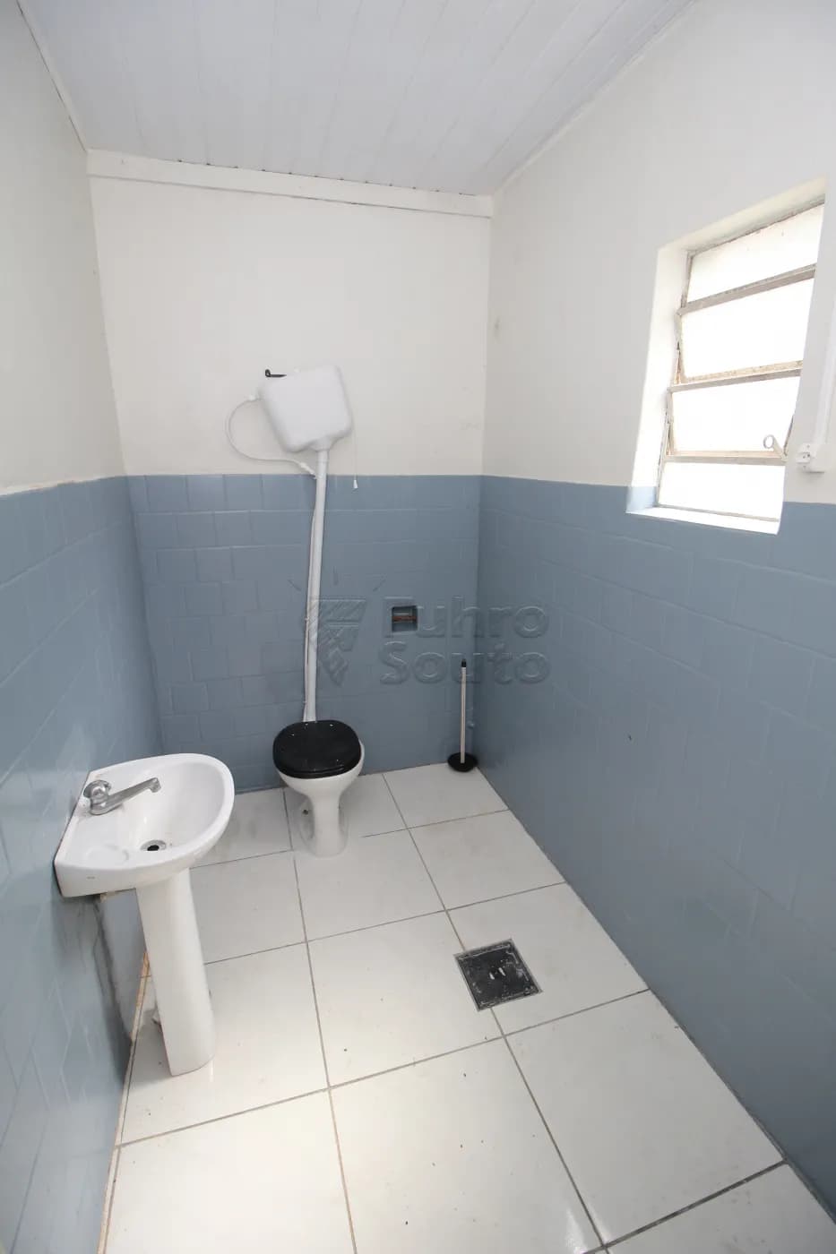 4z7ett-banheiro.webp