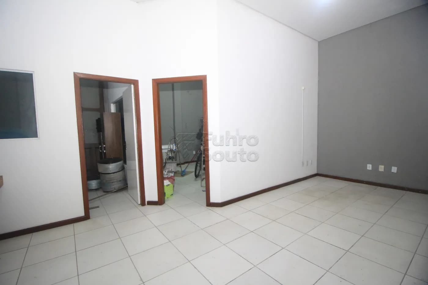 4zqp4-pelotas-comercial-predio-centro-31-10-2025_00-16-49-19.webp