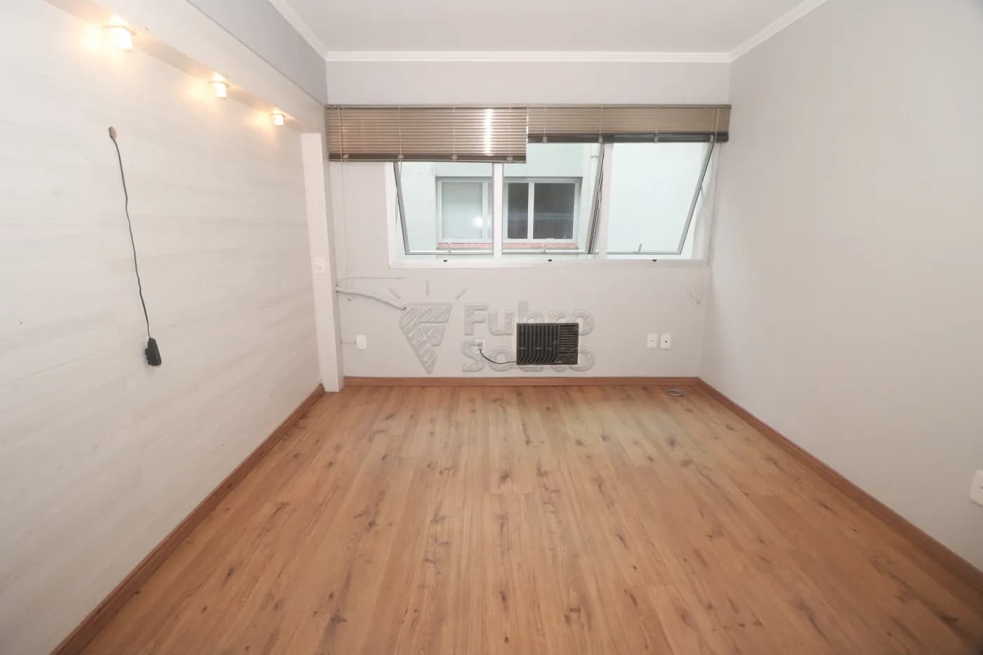 561to7-pelotas-comercial-sala-em-condominio-centro-07-07-2026_00-06-28-6a4c6d3414497.webp