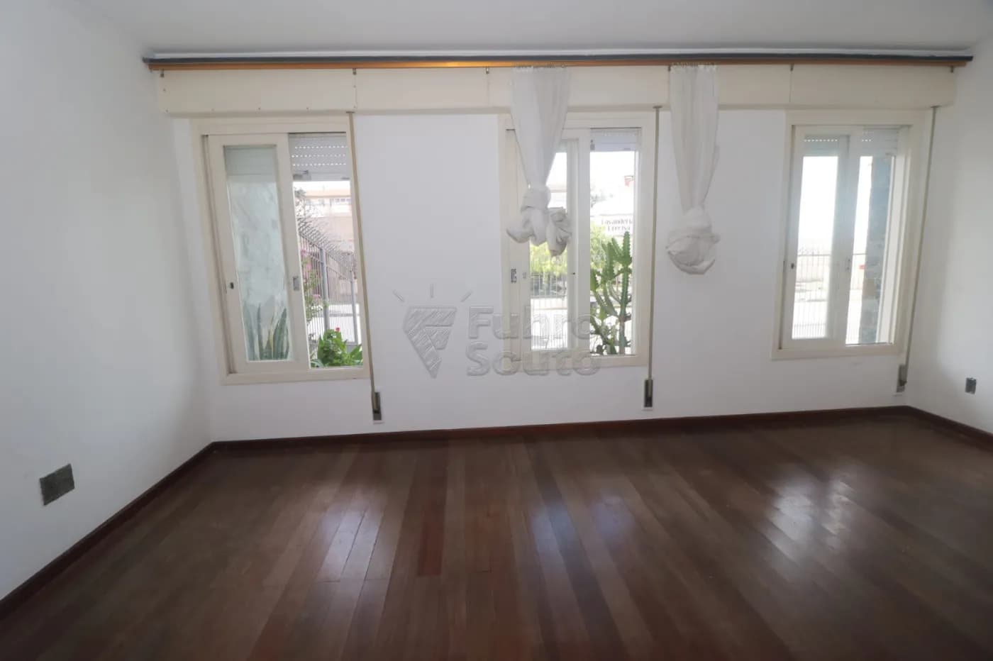 58e7kc-pelotas-casa-padrao-centro-03-03-2026_13-54-01-69a71229043e1.webp