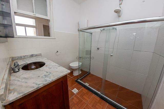 58m8e7-apartamento-2-quartos-no-pelotas-banheiro-social.jpg