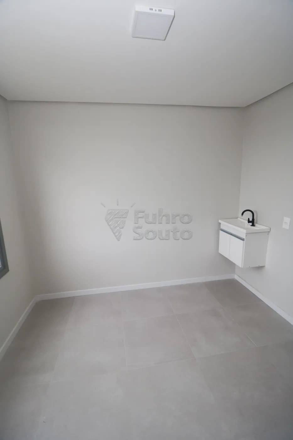 5cd7q9-pelotas-comercial-sala-em-condominio-sao-goncalo-06-05-2026_23-07-04-69fbf3c8d29b1.webp
