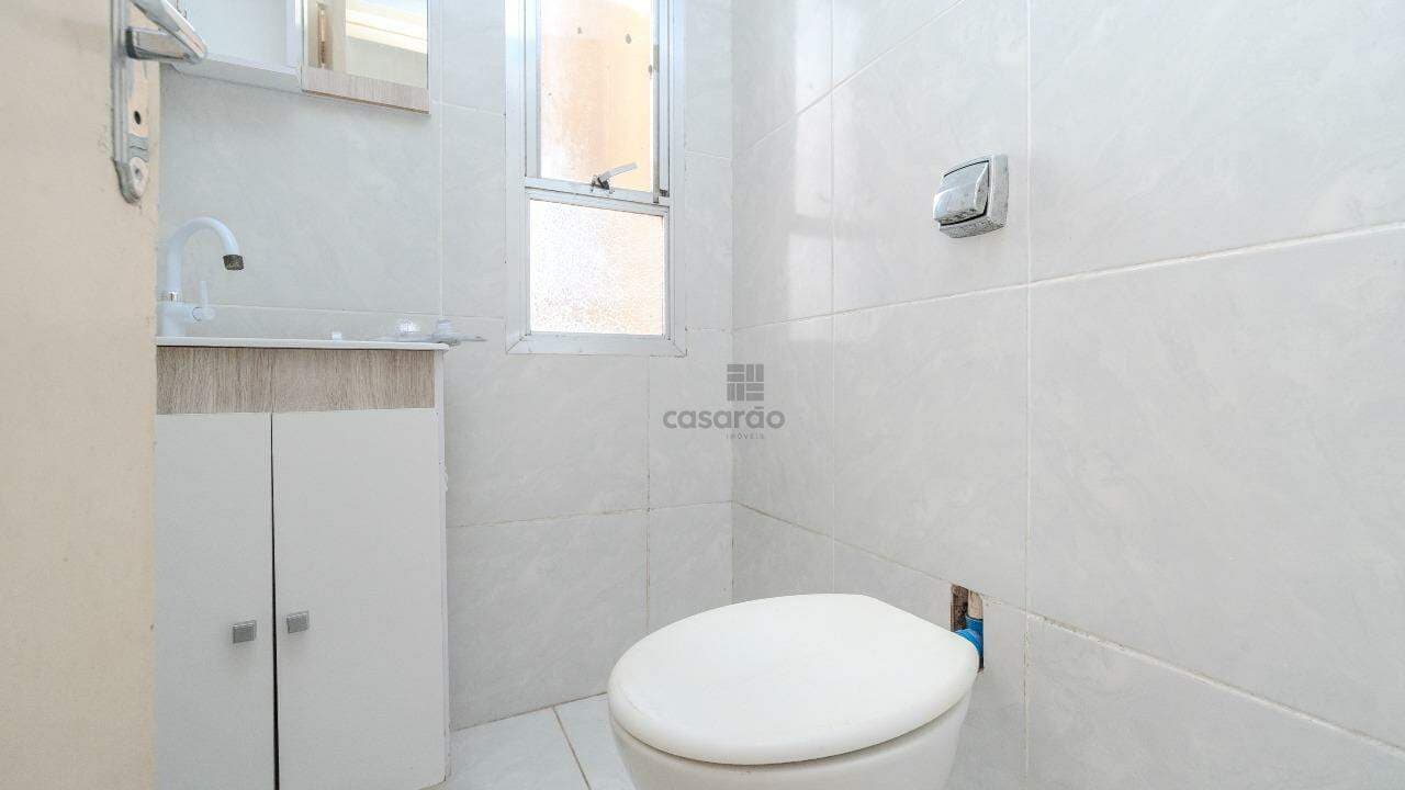 5yirm9-sala-no-pelotas-banheiro-social.jpg