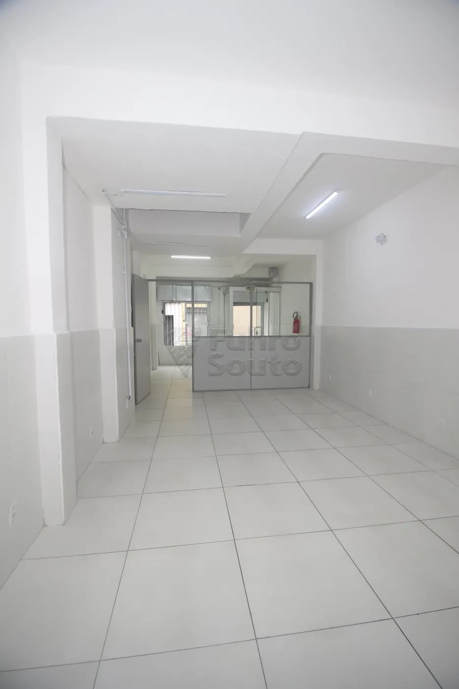 6kz6p-pelotas-comercial-sala-fora-de-condominio-centro-07-10-2025_23-32-42-11.webp