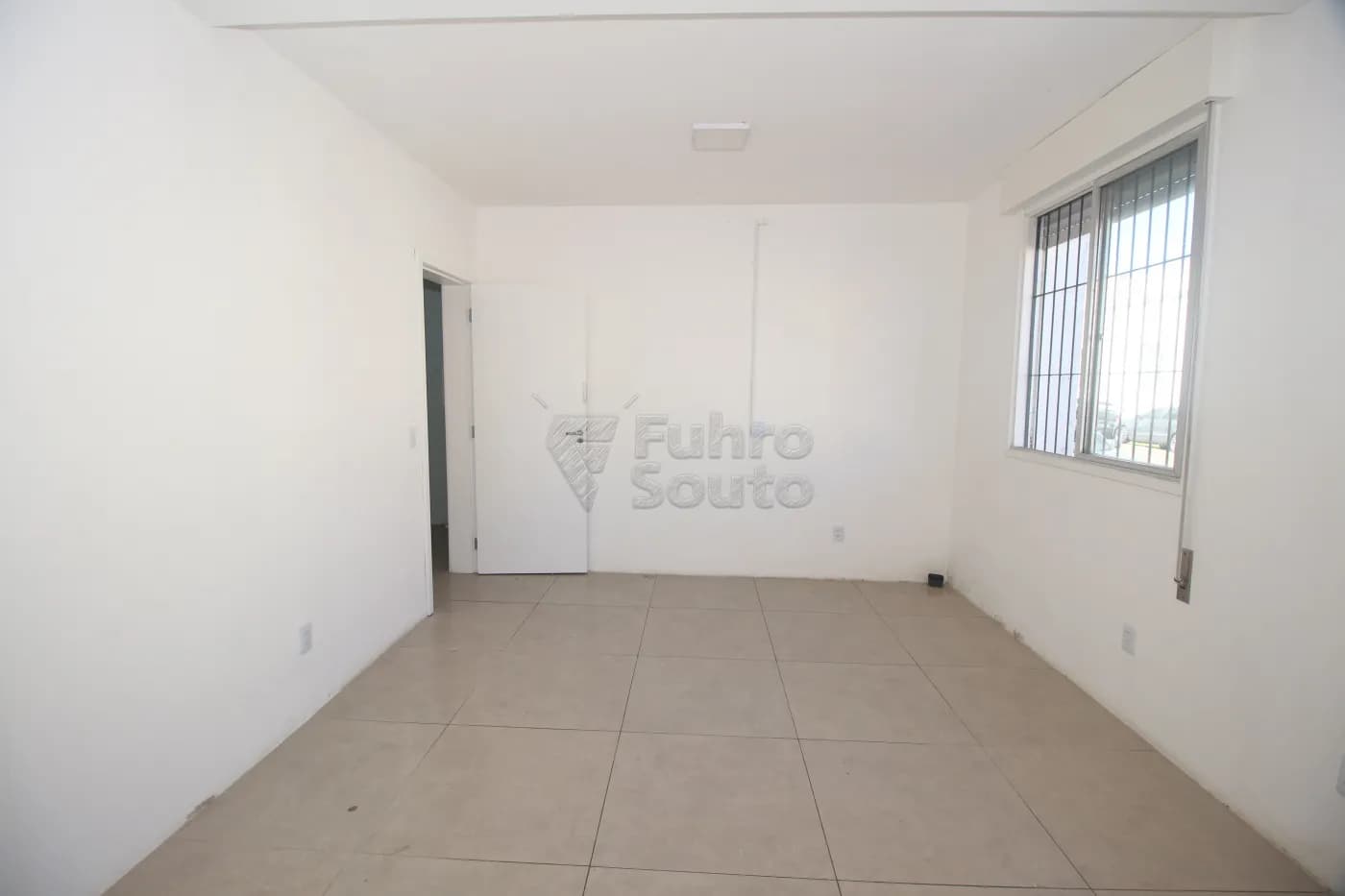 6lbq3m-pelotas-comercial-casa-centro-29-04-2025_00-08-42-9.webp