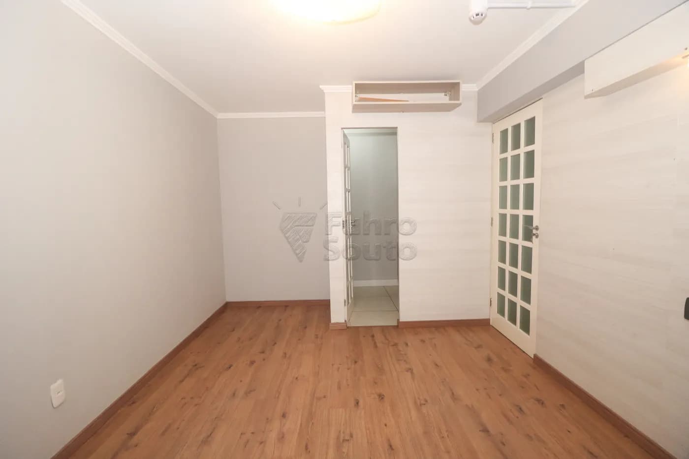 6oaeuro-pelotas-comercial-sala-em-condominio-centro-07-07-2026_00-06-33-6a4c6d39e93df.webp