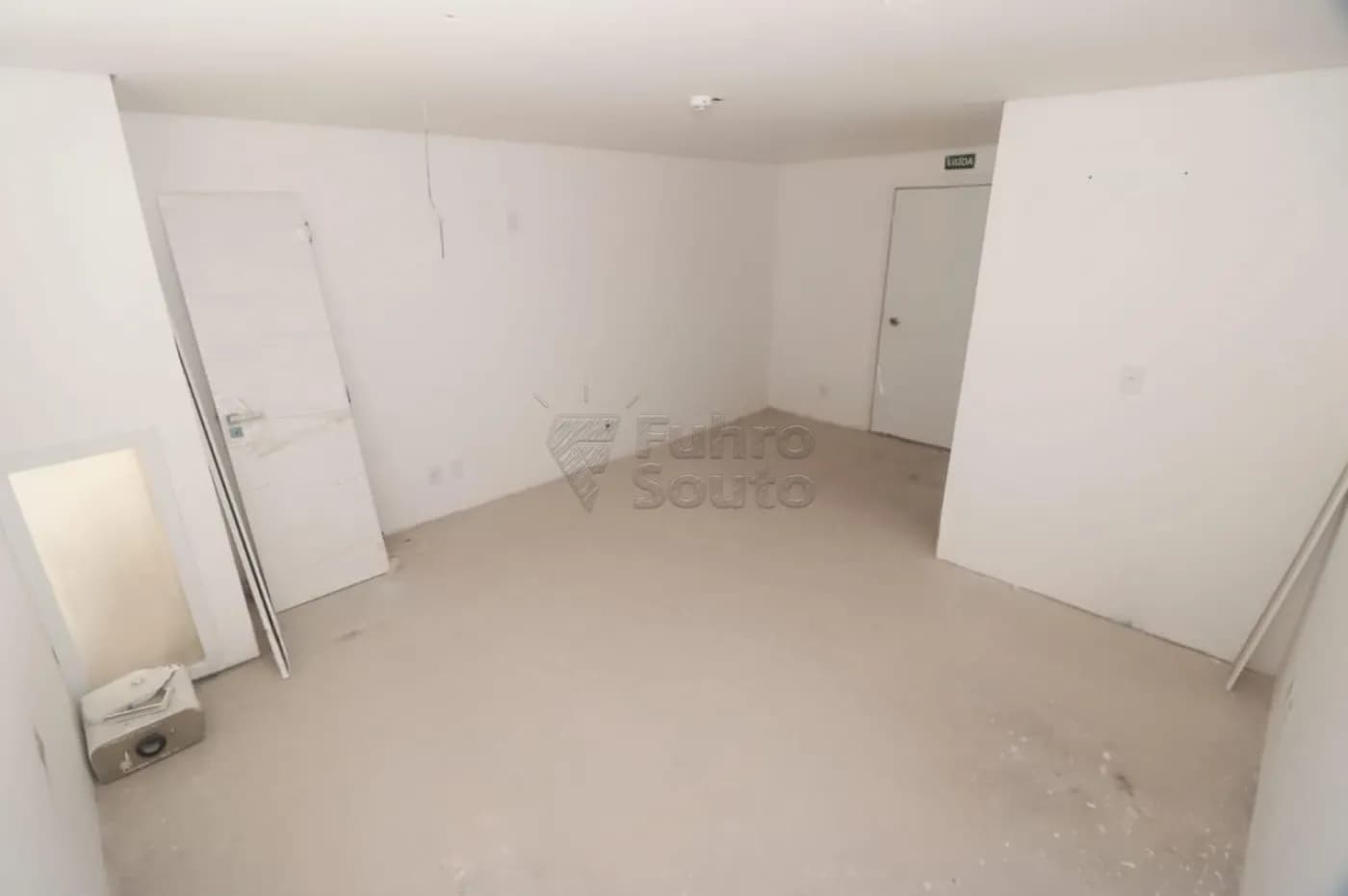 6oxkoh-pelotas-comercial-sala-em-condominio-centro-30-01-2026_10-26-31-697cb1879af2b.webp