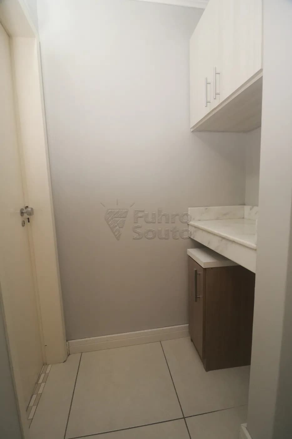 6xh8bp-pelotas-comercial-sala-em-condominio-centro-07-07-2026_00-06-36-6a4c6d3cb6ee1.webp