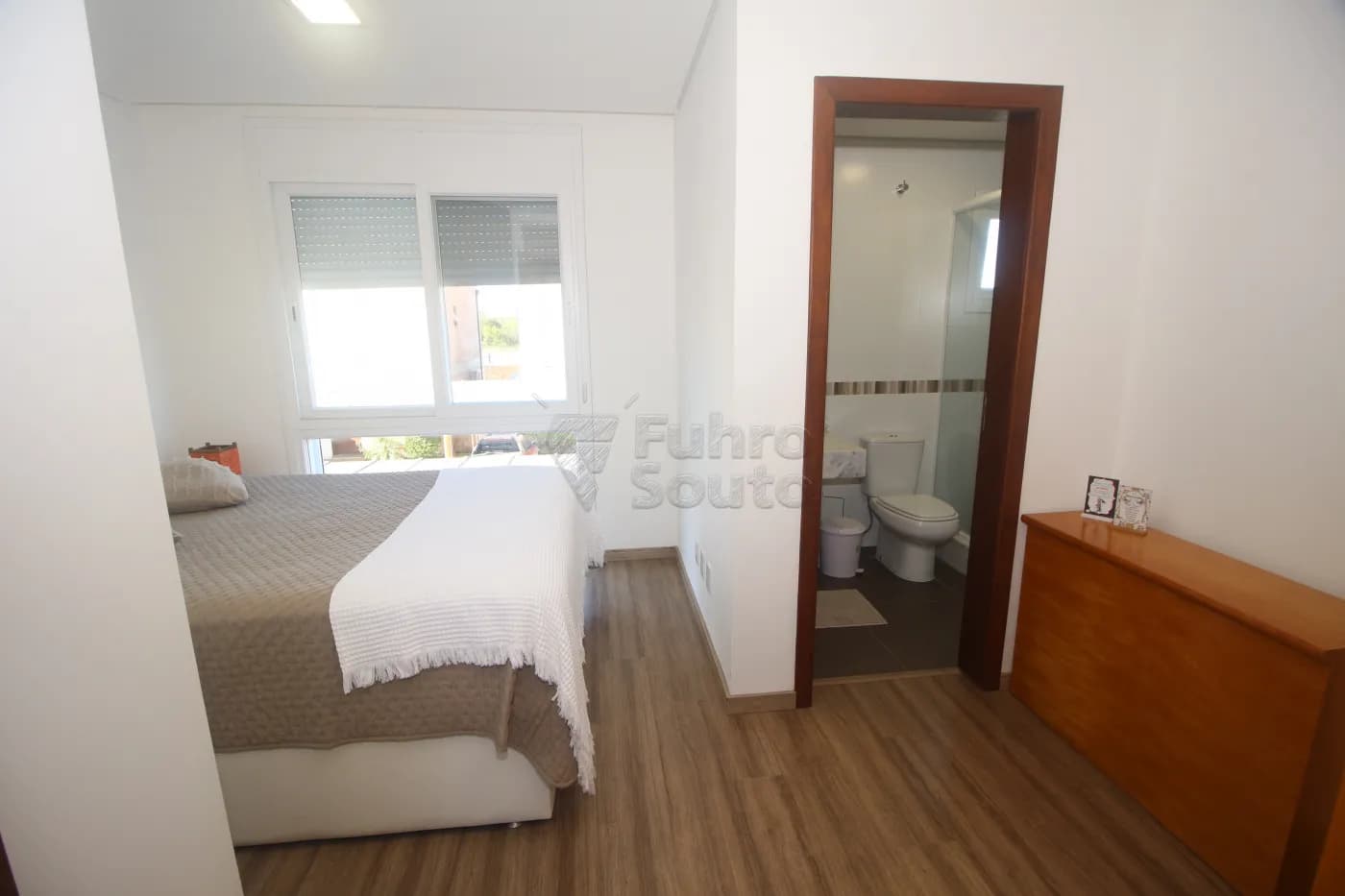 7ht5vi-pelotas-casa-condominio-laranjal-14-06-2025_01-08-16-23.webp