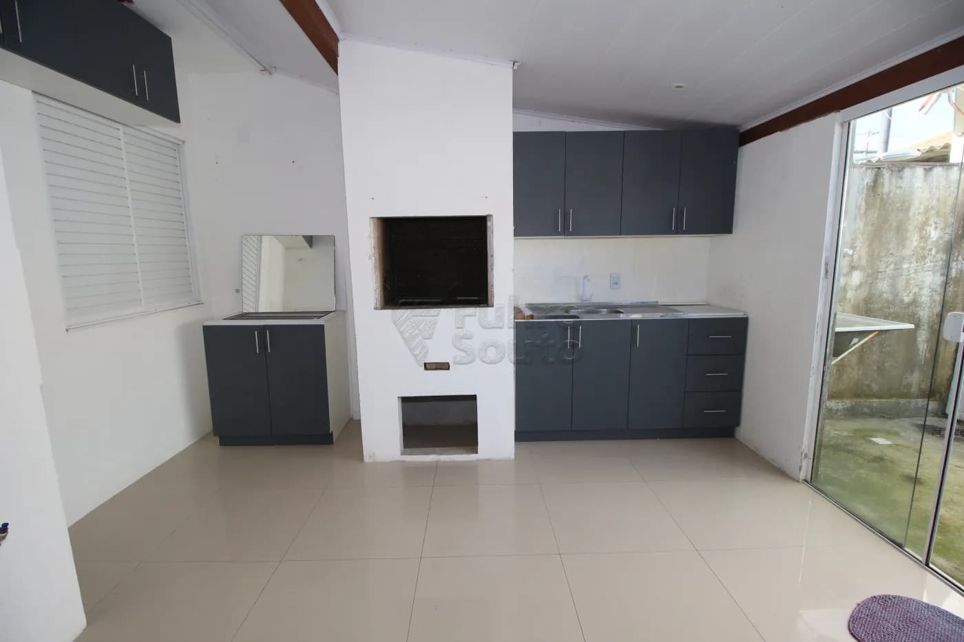 81p67-pelotas-casa-condominio-areal-17-05-2024_23-41-00-24.webp