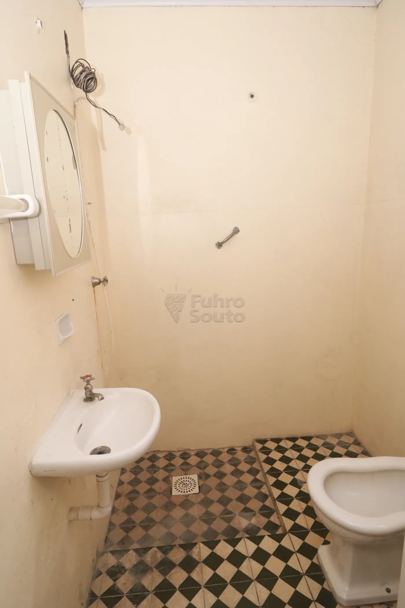 844ayd-pelotas-comercial-predio-centro-05-12-2025_00-40-39-27.webp