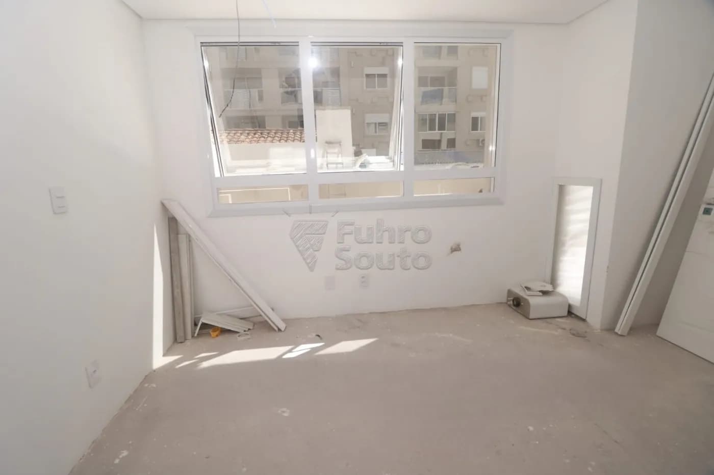 8cw2sl-pelotas-comercial-sala-em-condominio-centro-30-01-2026_10-26-30-697cb1867f0d1.webp