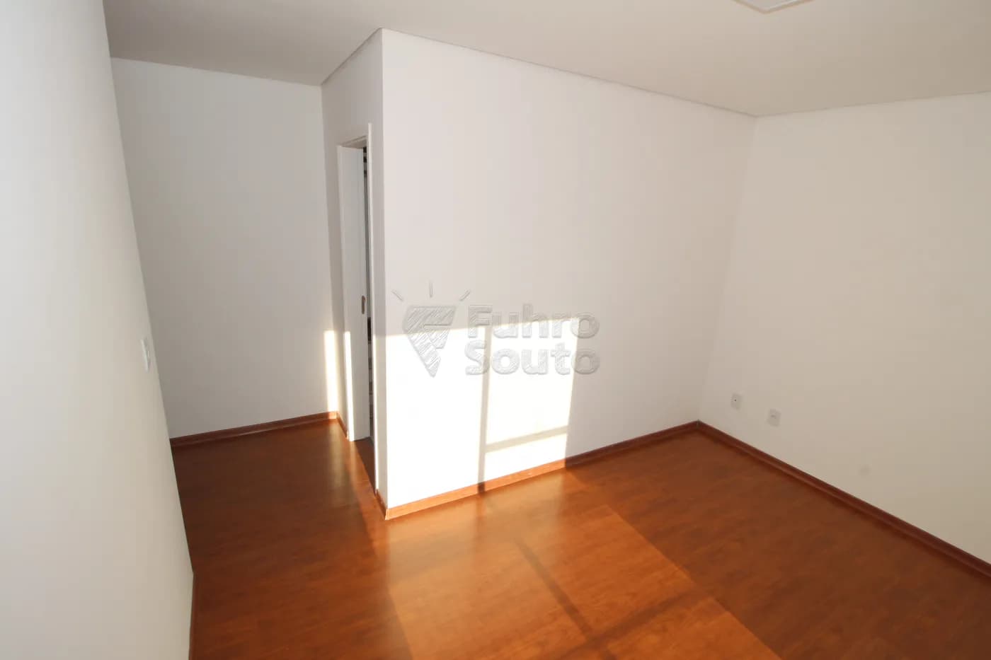 8dot5l-pelotas-apartamento-padrao-centro-18-04-2024_23-56-40-8.webp