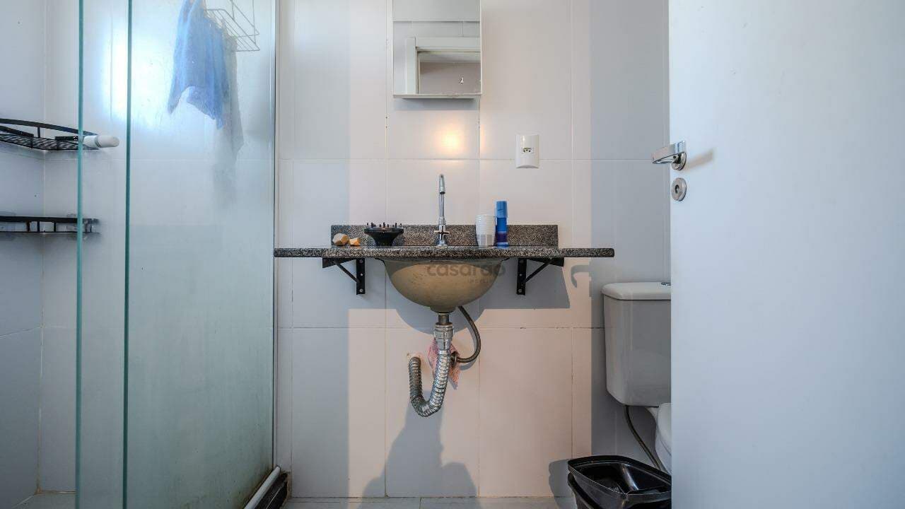 93bbpj-studio-1-quarto-no-pelotas-banheiro-social.jpg