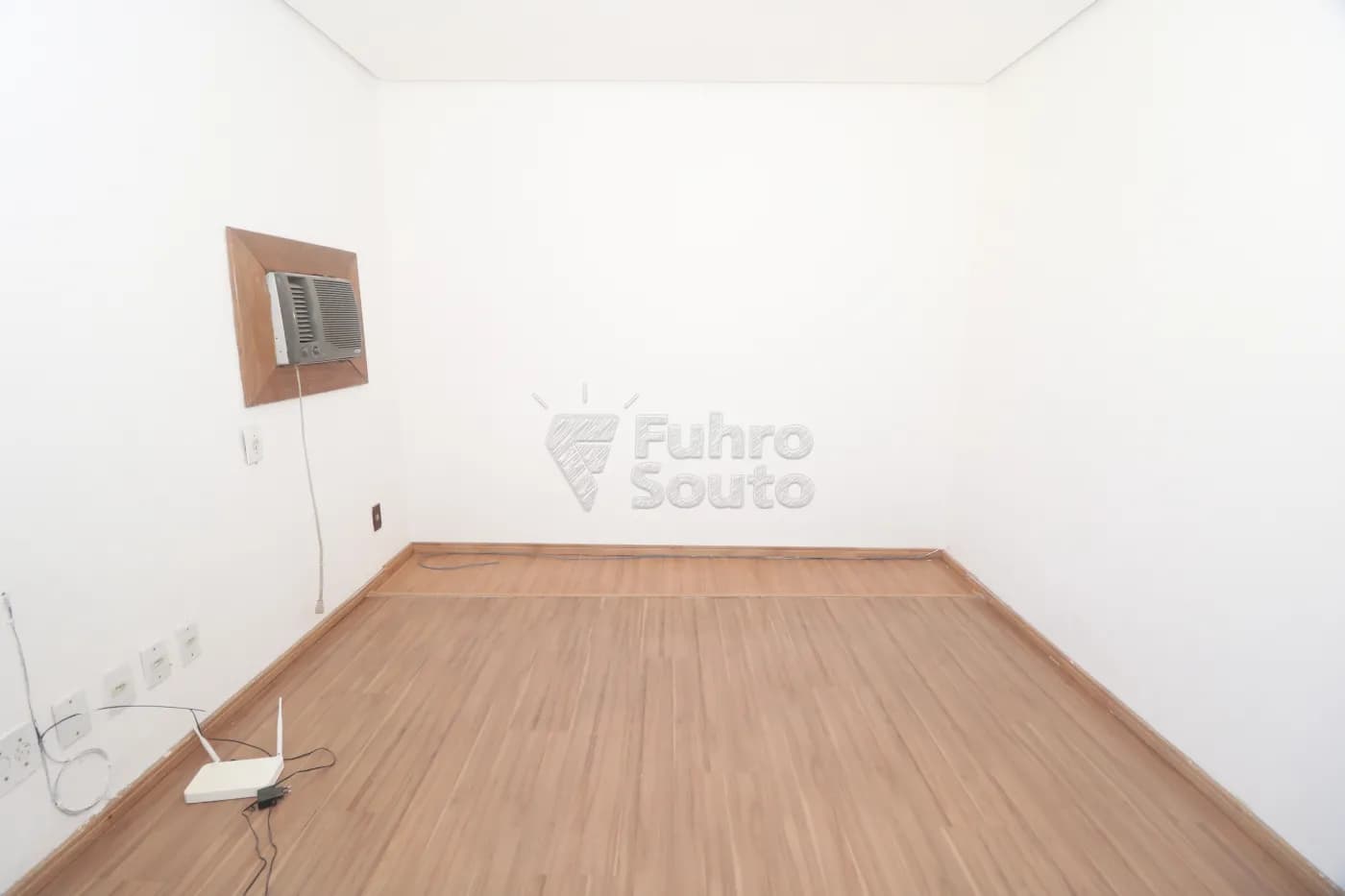 ag4io7-pelotas-comercial-sala-em-condominio-centro-05-02-2026_00-48-34-698413128a7d5.webp