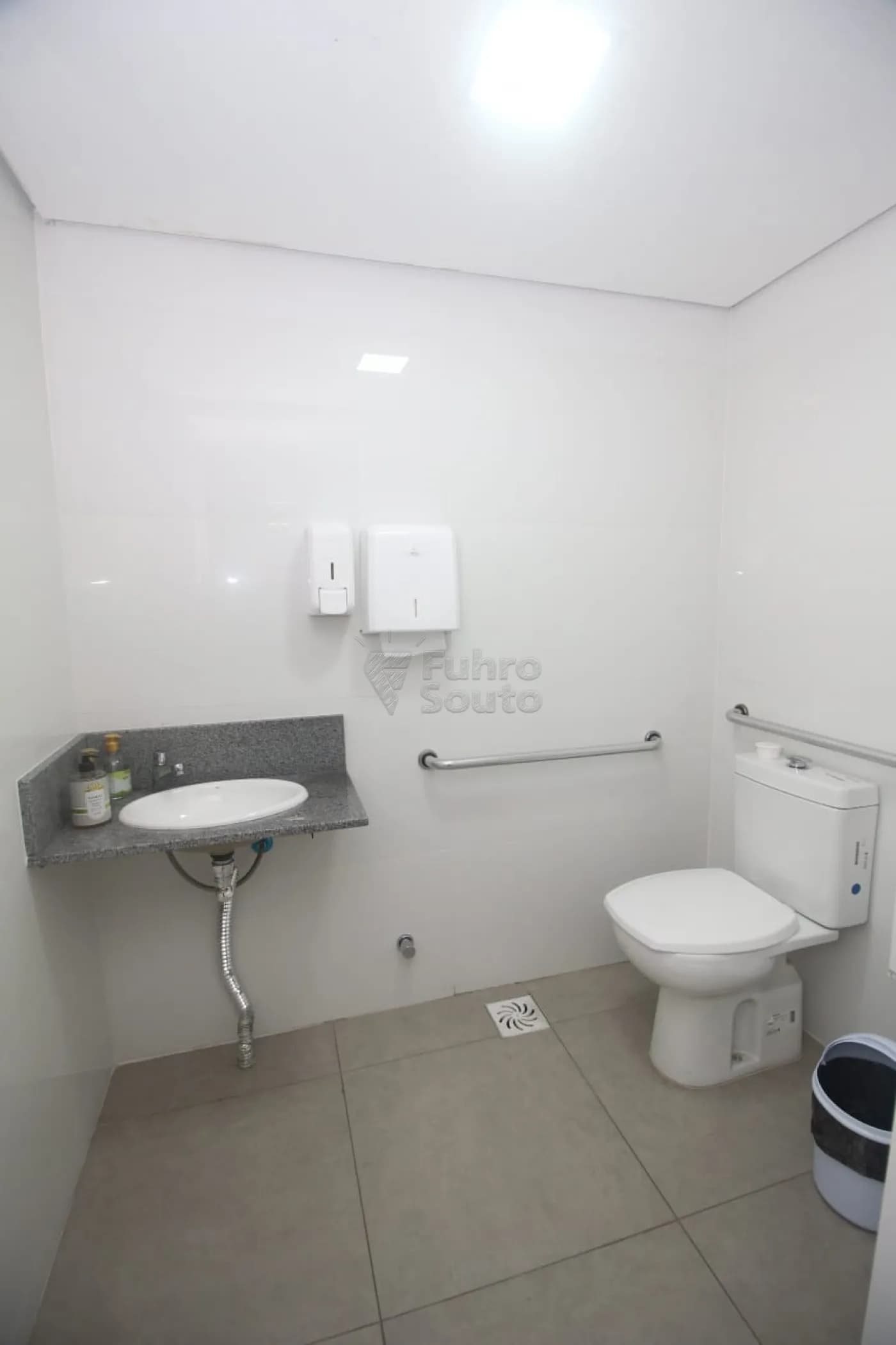 bagdx3-pelotas-comercial-sala-em-condominio-centro-04-11-2025_10-59-55-10.webp